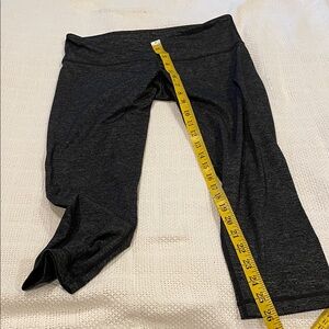 Vintage low/mid rise heather black capri leggings by Lululemon